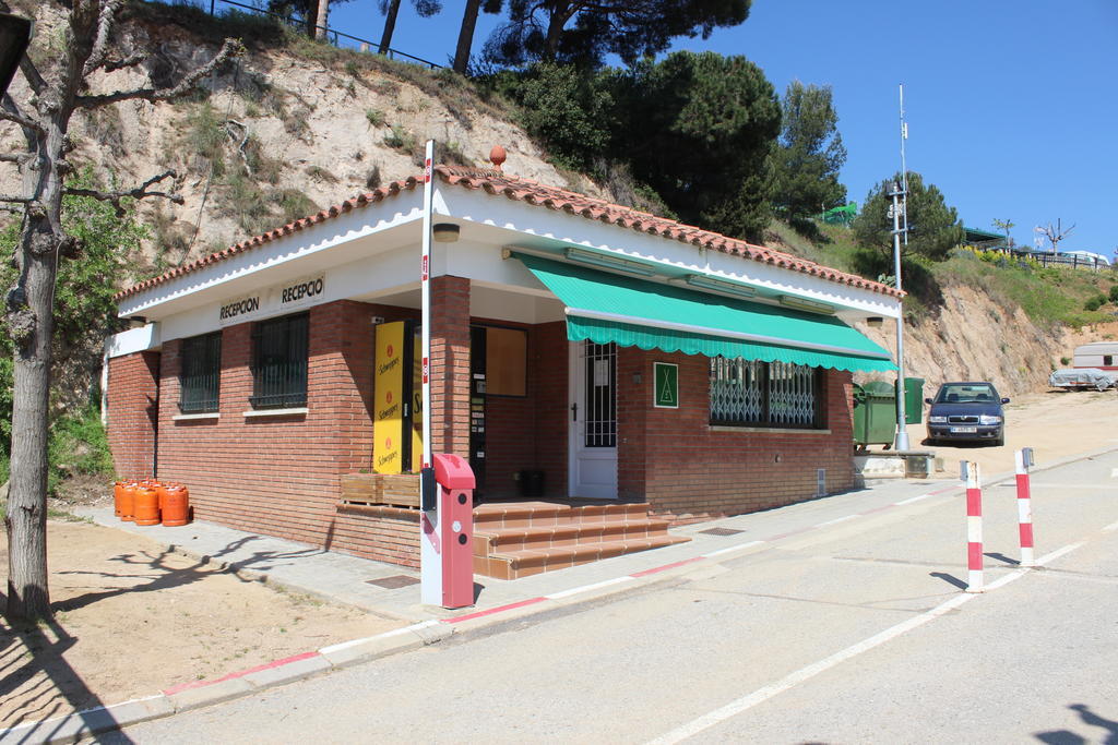 Hotel El Carlitos Arenys de Mar Exterior foto